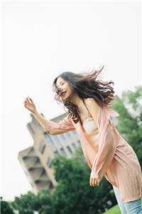 出狱后，为给小助理出气亲手送我进监狱的未婚妻悔疯了全球完整文集