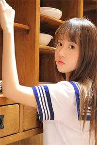 指尖划他下颌，我笑他亲手推开我列表