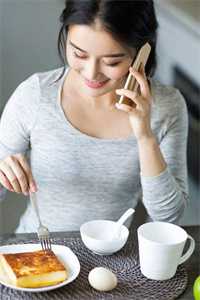 我放任顶流老公整容陪师妹跑龙套后，他悔疯了顾裴司芸禾前文+后续