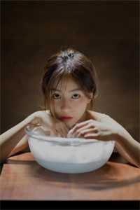 上司在救护车上沿途拍照耽误40分钟，得知真相后她悔疯了畅销巨著