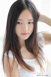 港姐被抢娶后，吃瓜躺赢万人迷已完结